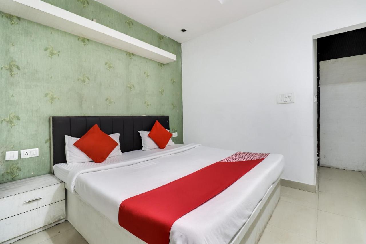 Oyo Flagship Just-9 Inn Near Sahara Ganj Mall ลัคเนา ภายนอก รูปภาพ