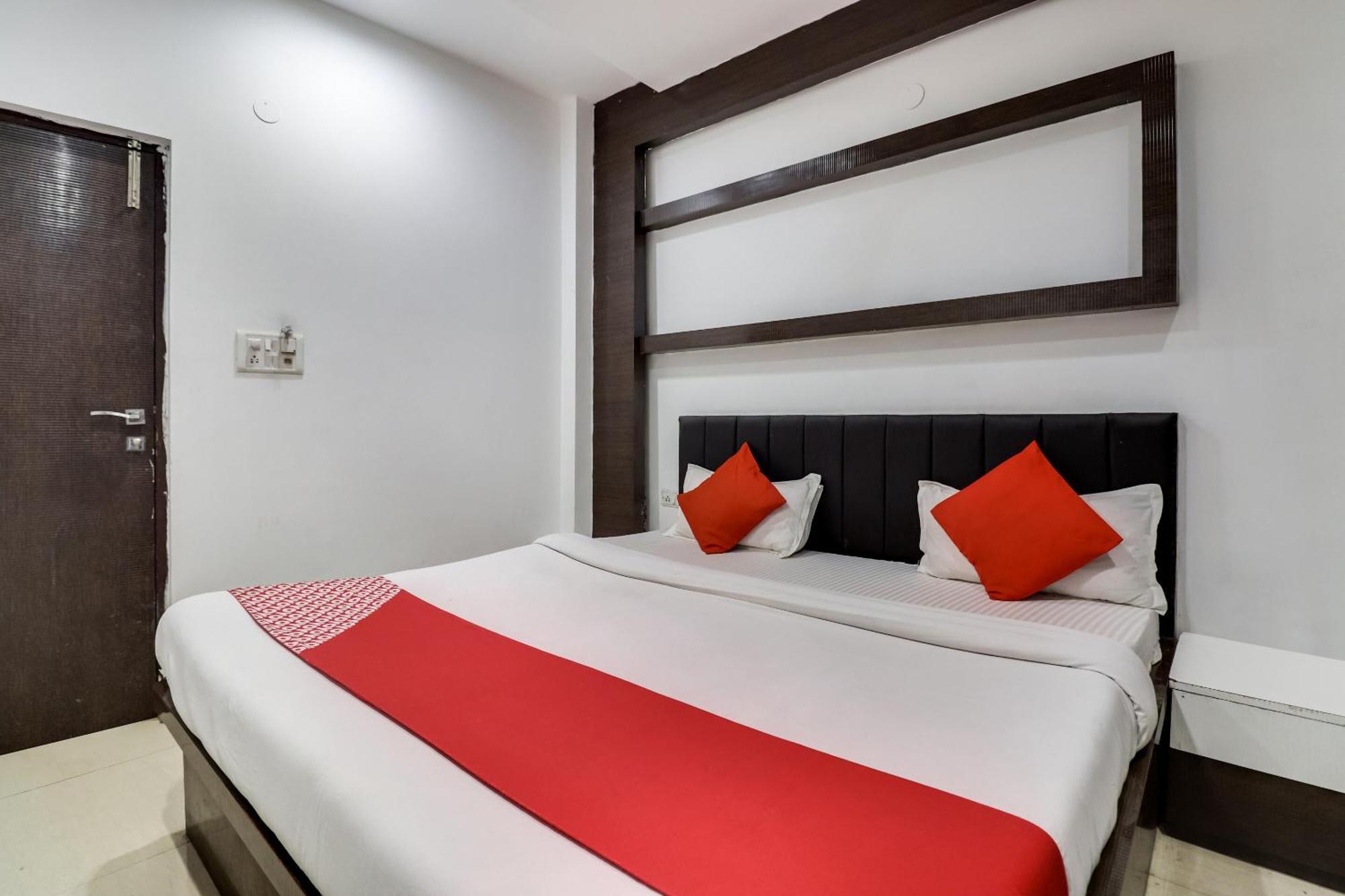 Oyo Flagship Just-9 Inn Near Sahara Ganj Mall ลัคเนา ภายนอก รูปภาพ