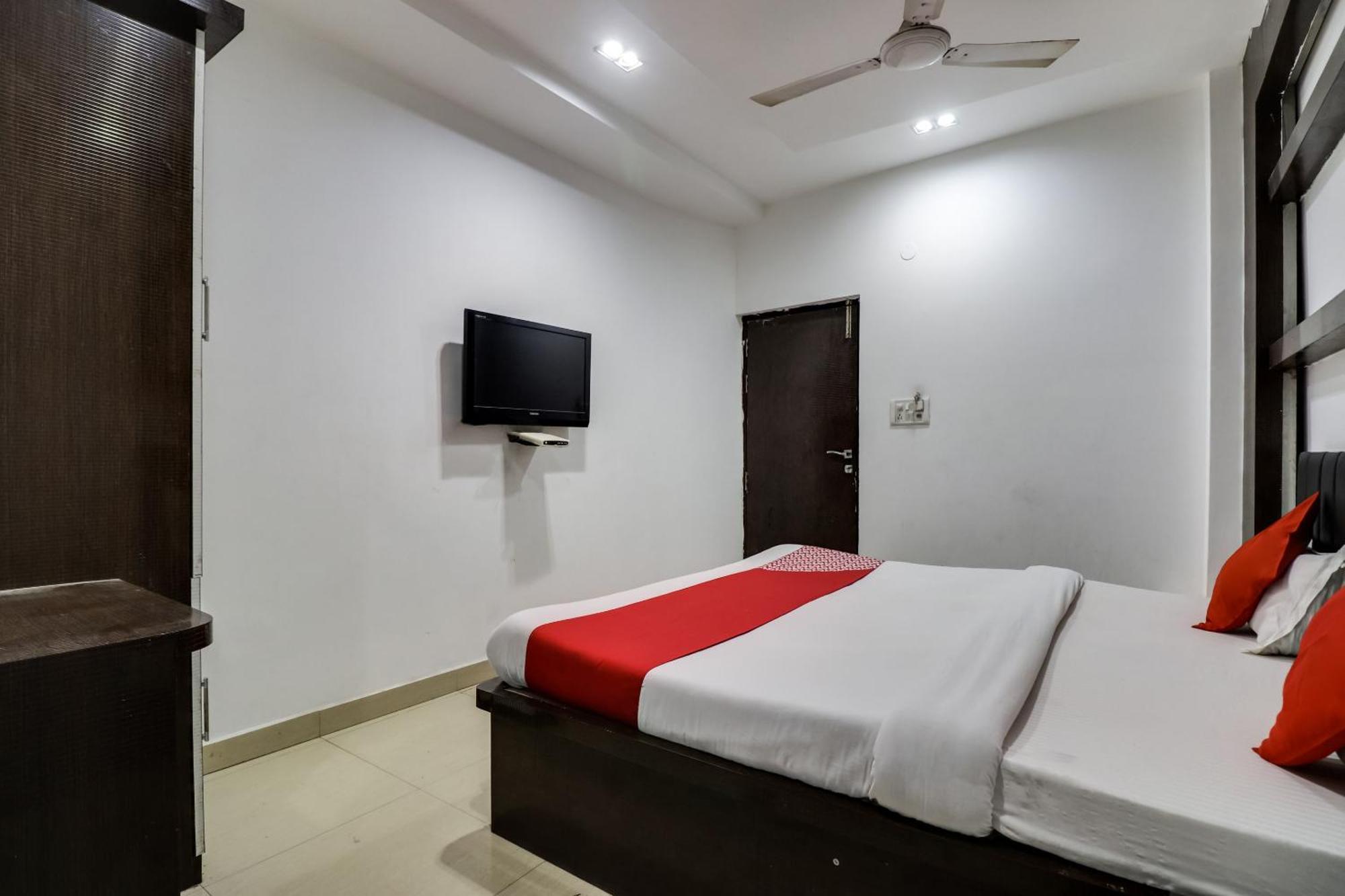 Oyo Flagship Just-9 Inn Near Sahara Ganj Mall ลัคเนา ภายนอก รูปภาพ