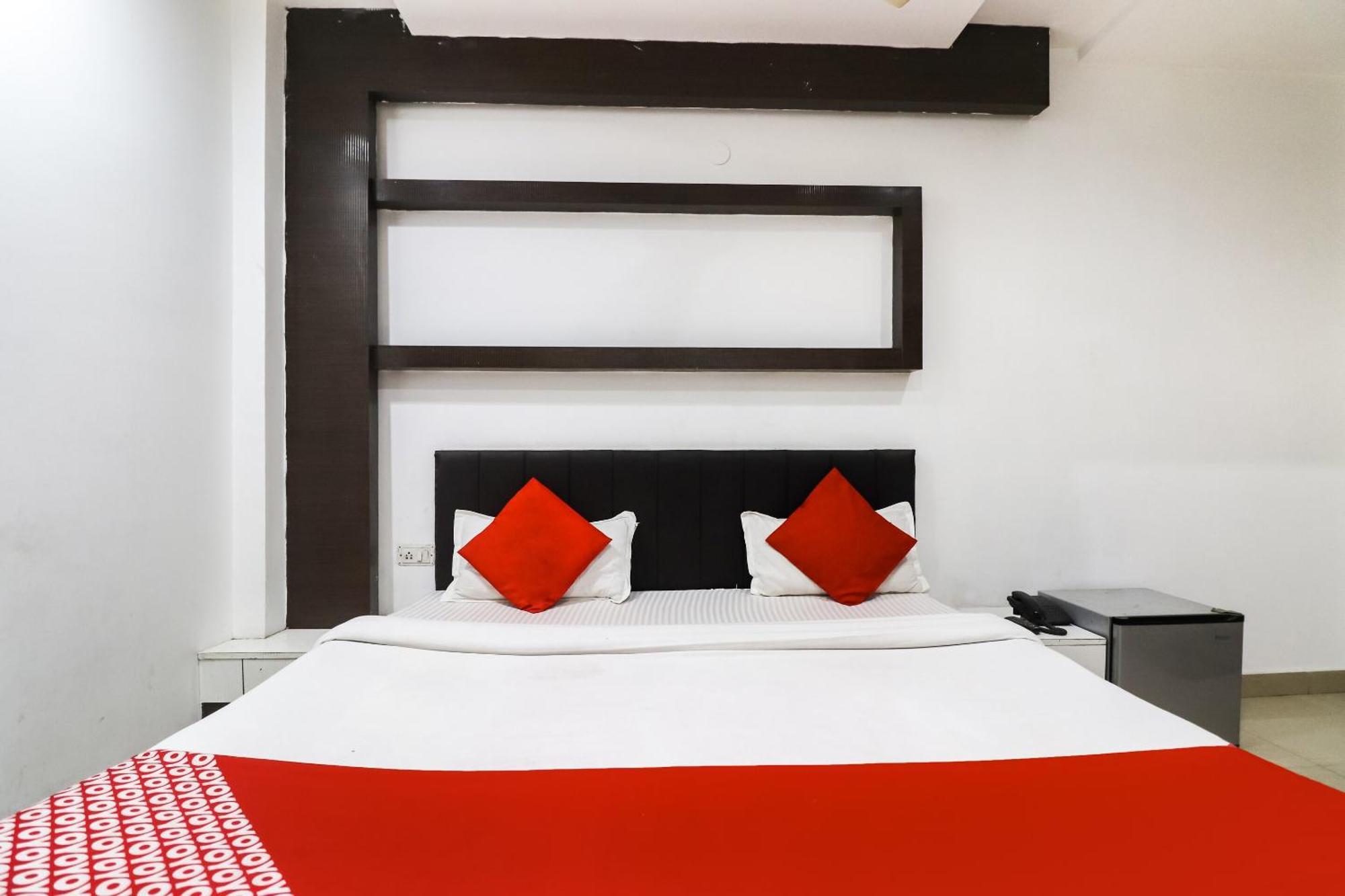Oyo Flagship Just-9 Inn Near Sahara Ganj Mall ลัคเนา ภายนอก รูปภาพ