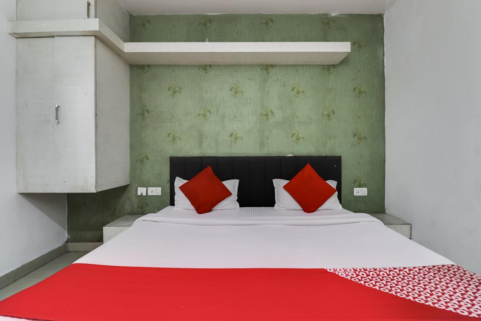 Oyo Flagship Just-9 Inn Near Sahara Ganj Mall ลัคเนา ภายนอก รูปภาพ